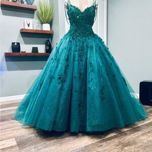 Elegant Green Ball Gown/Sweet 16/Quinceañera